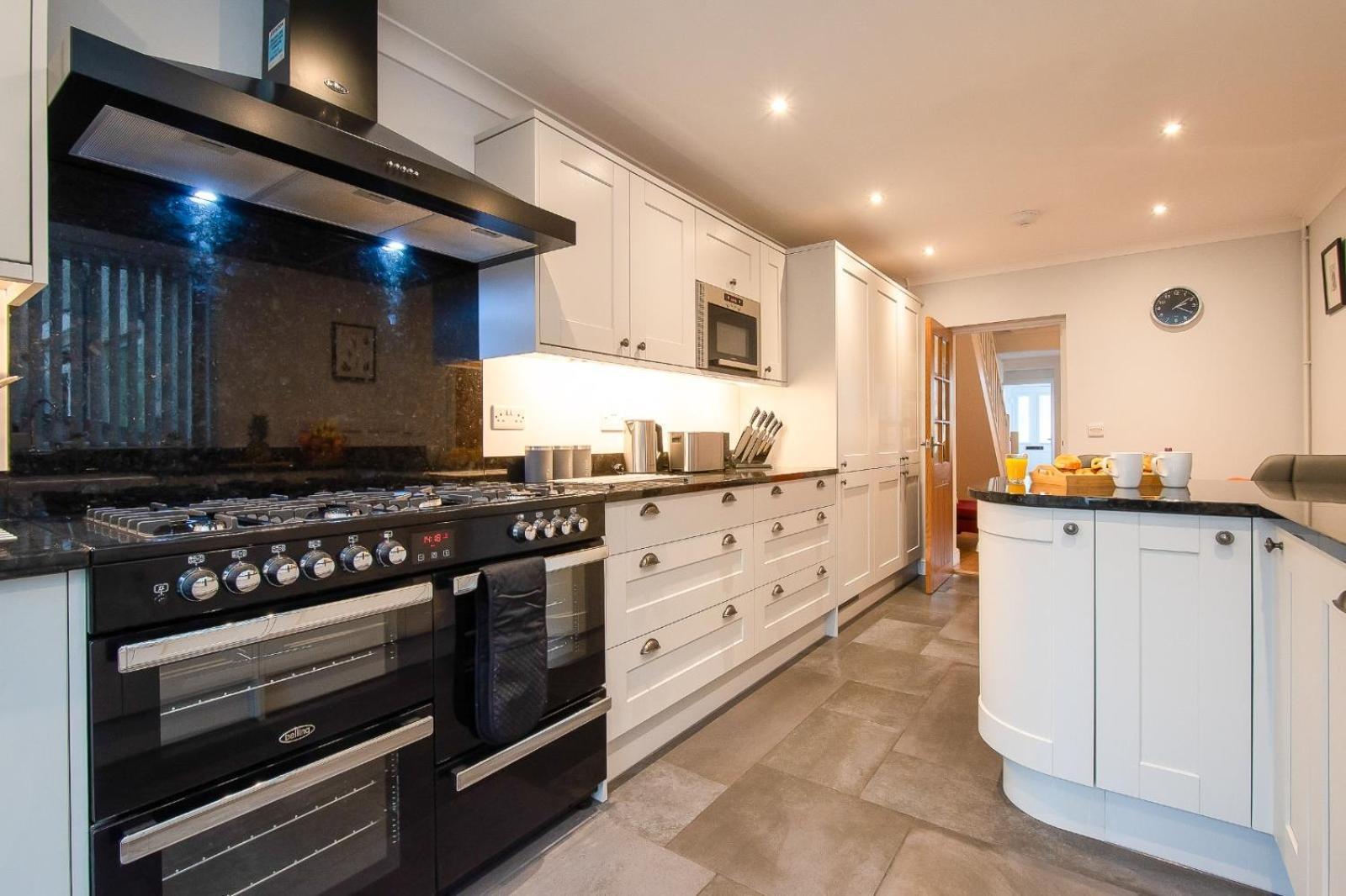 Casa One Hundred - A Beautiful 4 Bed House On The Beach Front Swansea Luaran gambar