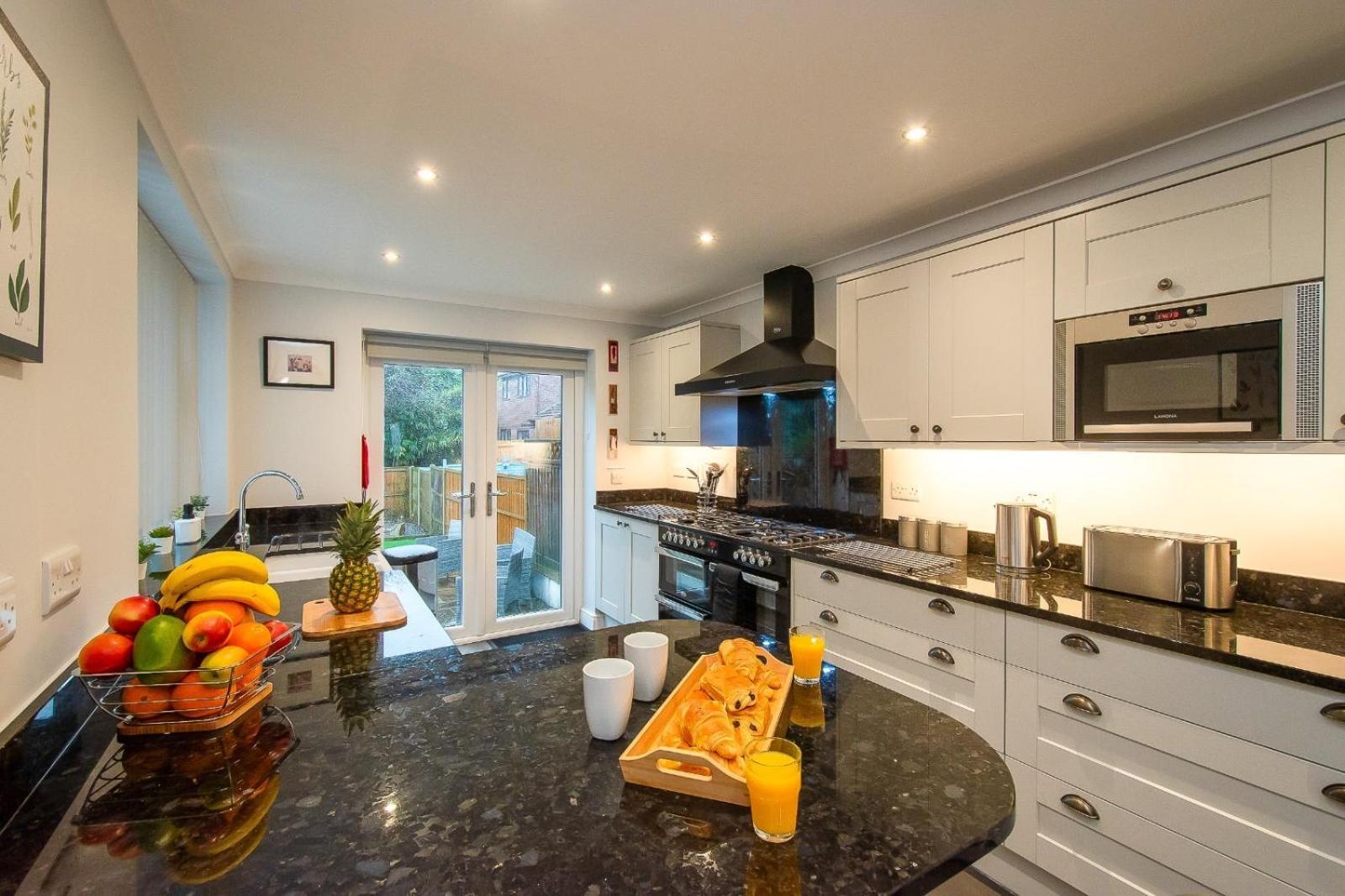 Casa One Hundred - A Beautiful 4 Bed House On The Beach Front Swansea Luaran gambar