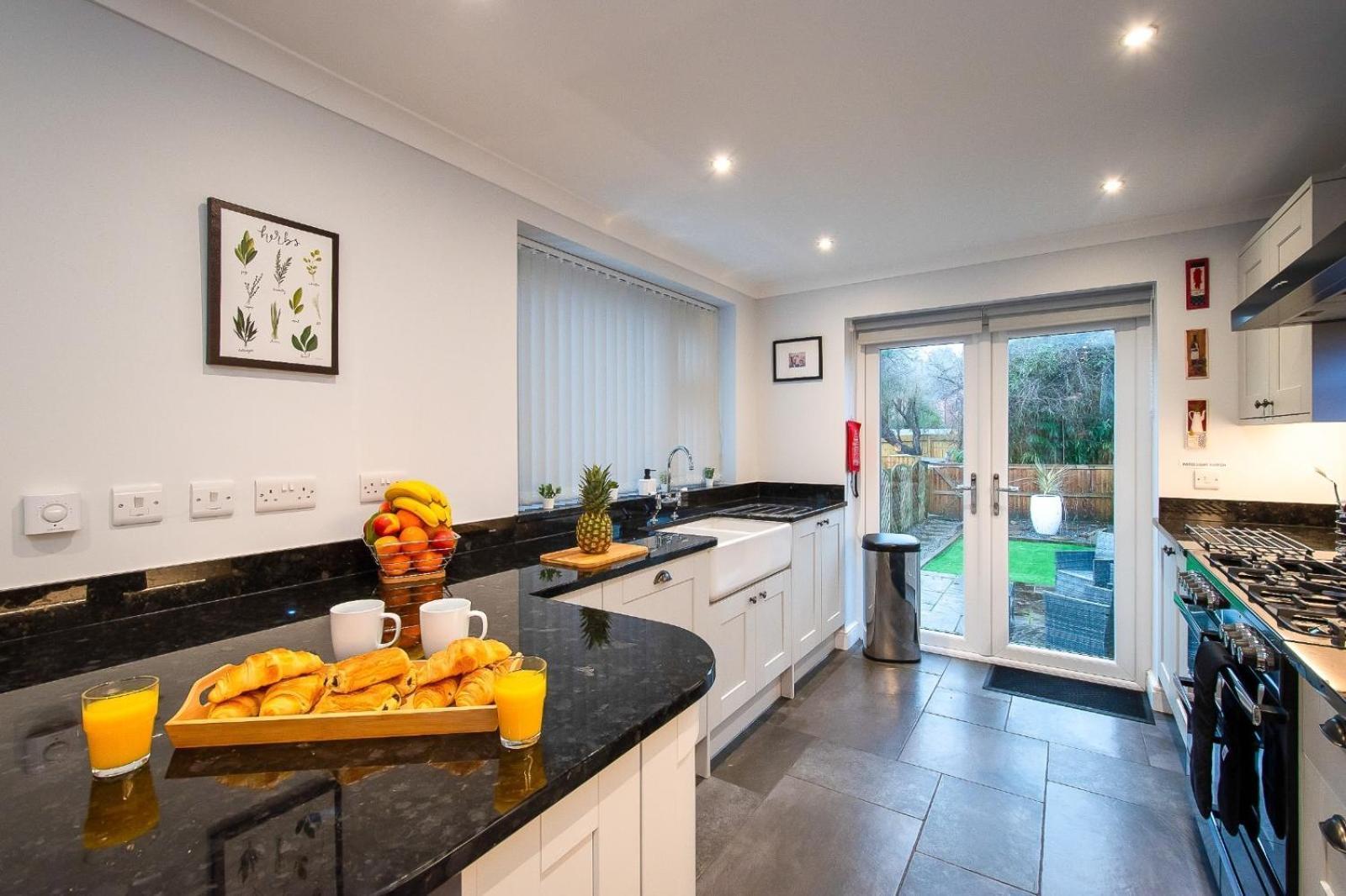 Casa One Hundred - A Beautiful 4 Bed House On The Beach Front Swansea Luaran gambar
